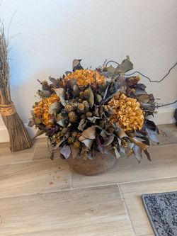 Decorative floral arrangements