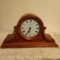 Mantle Clock / Battery Operated