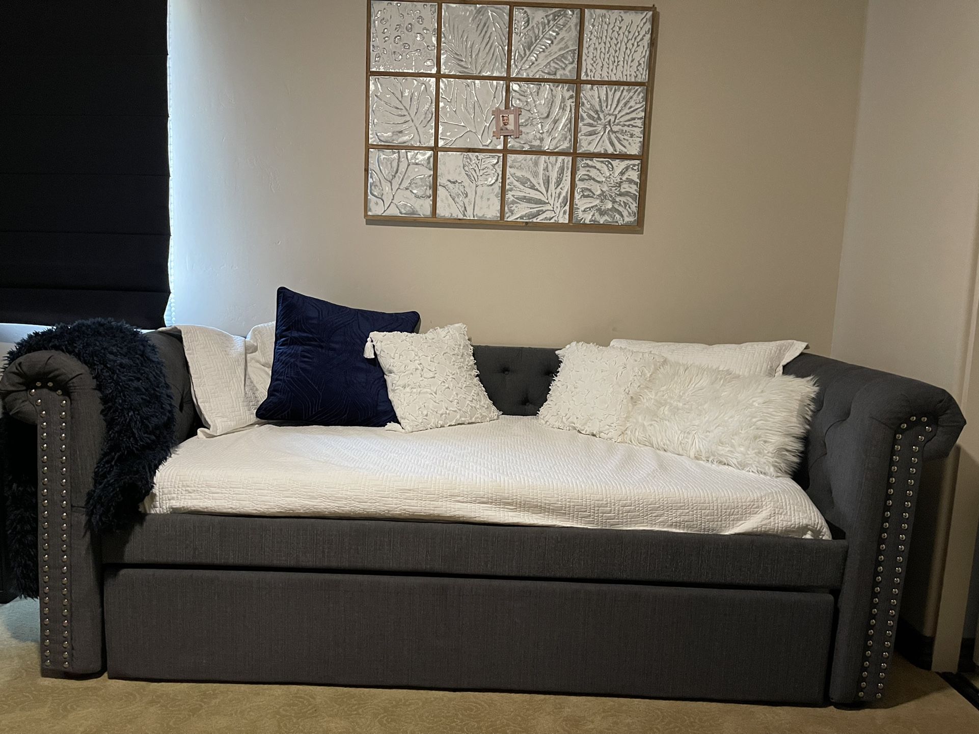 Beautiful trundel daybed