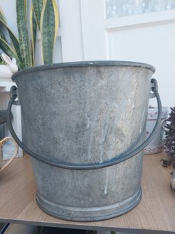 Vintage Reeves Heavy Galvanized Bucket 