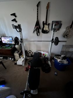 Bench Press/everything Seen Included ❗️❗️MORE WEIGHTS ARE INCLUDED REACH OUT TO SEE THE WEIGHTS AND CURLING BAR❗️❗️