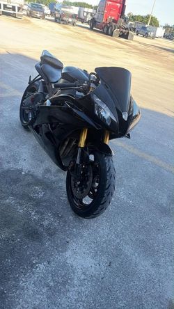 2007 Yamaha R6  Clean title in hand 🤚  Runs and ride like new  Only 1399 Original miles.  Motorcycle was sitting for almost 8 years  New oil, new tir