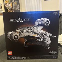 LEGO Star Wars The Mandalorian Ultimate Collector Series Razor Crest 75331 UCS