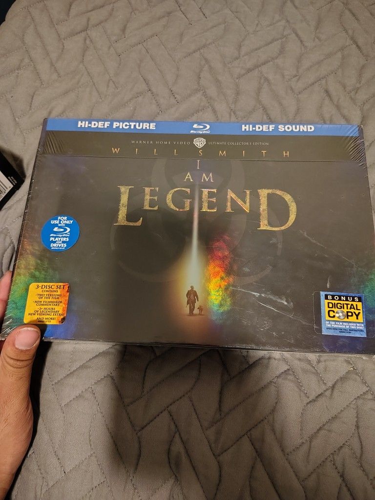 I Am Legend 3 disc Ultimate Collector’s Edition DVD set