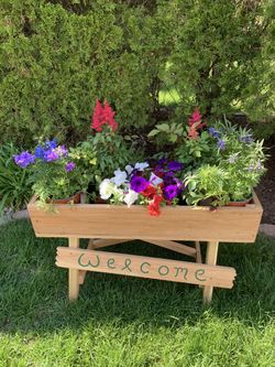 Cedar “Welcome” Planter