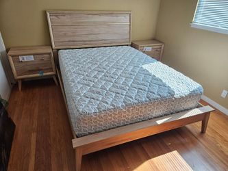 Blonde natural queen bed