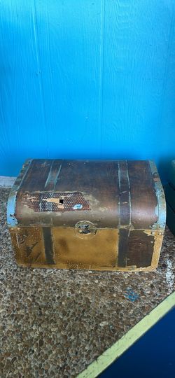 Small Rustic Treasure Chest