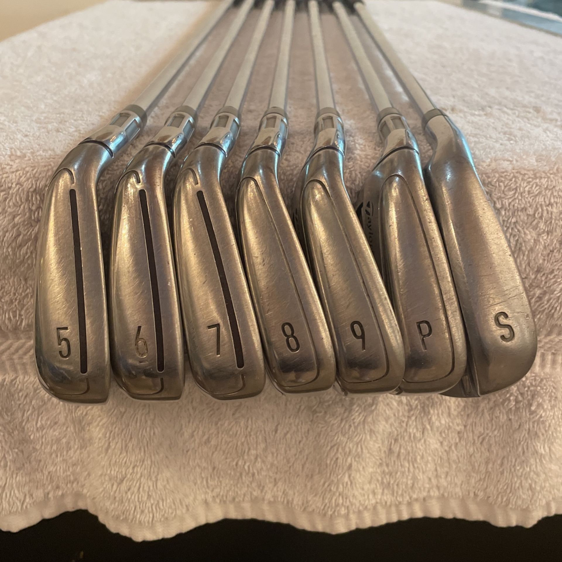 TaylorMade M6 Iron Set 5PW, SW Left Hand LBS Max 85 Regular for Sale in San Diego, CA OfferUp