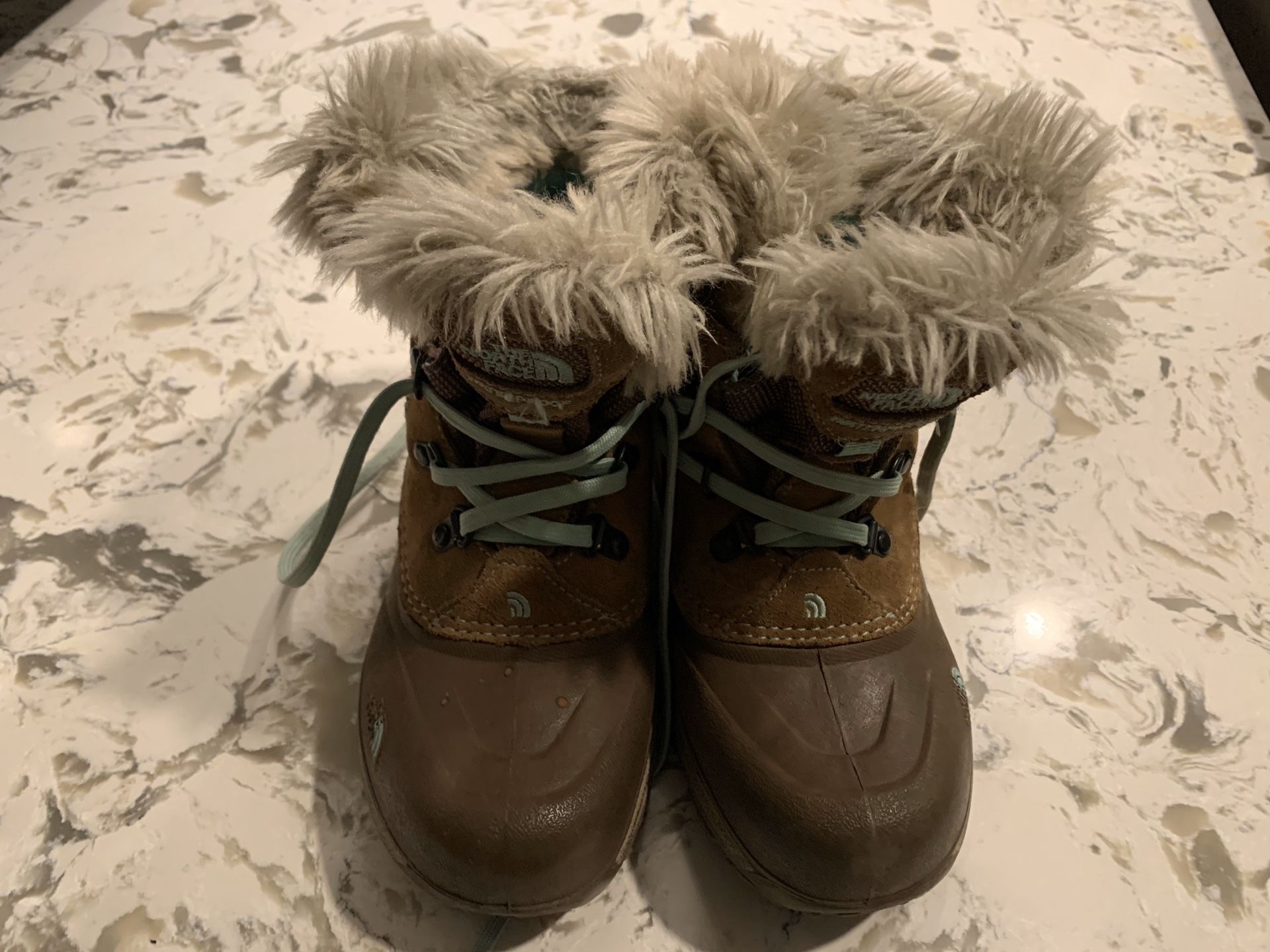 Girls North Face boots size 2