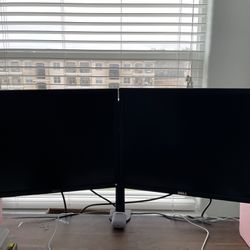 2 Dell Monitors With Dual Monitor Mount 