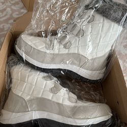 Snow boots