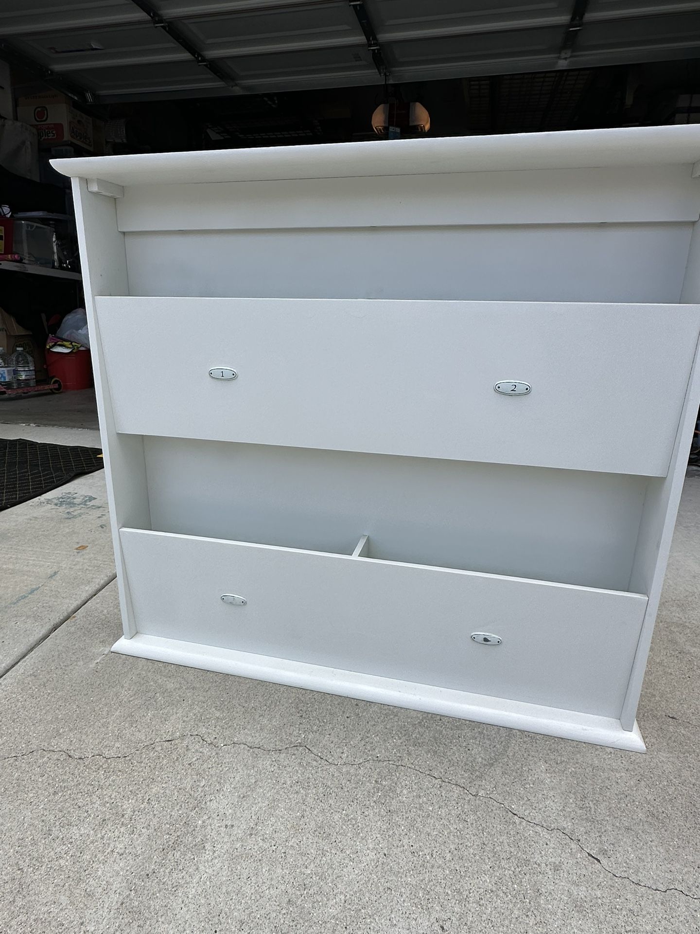 Wall Bookcase / Organizer