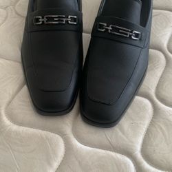 GUESS Men’s Loafers – Like New  Size: (12 Men)  Price Negotiable !