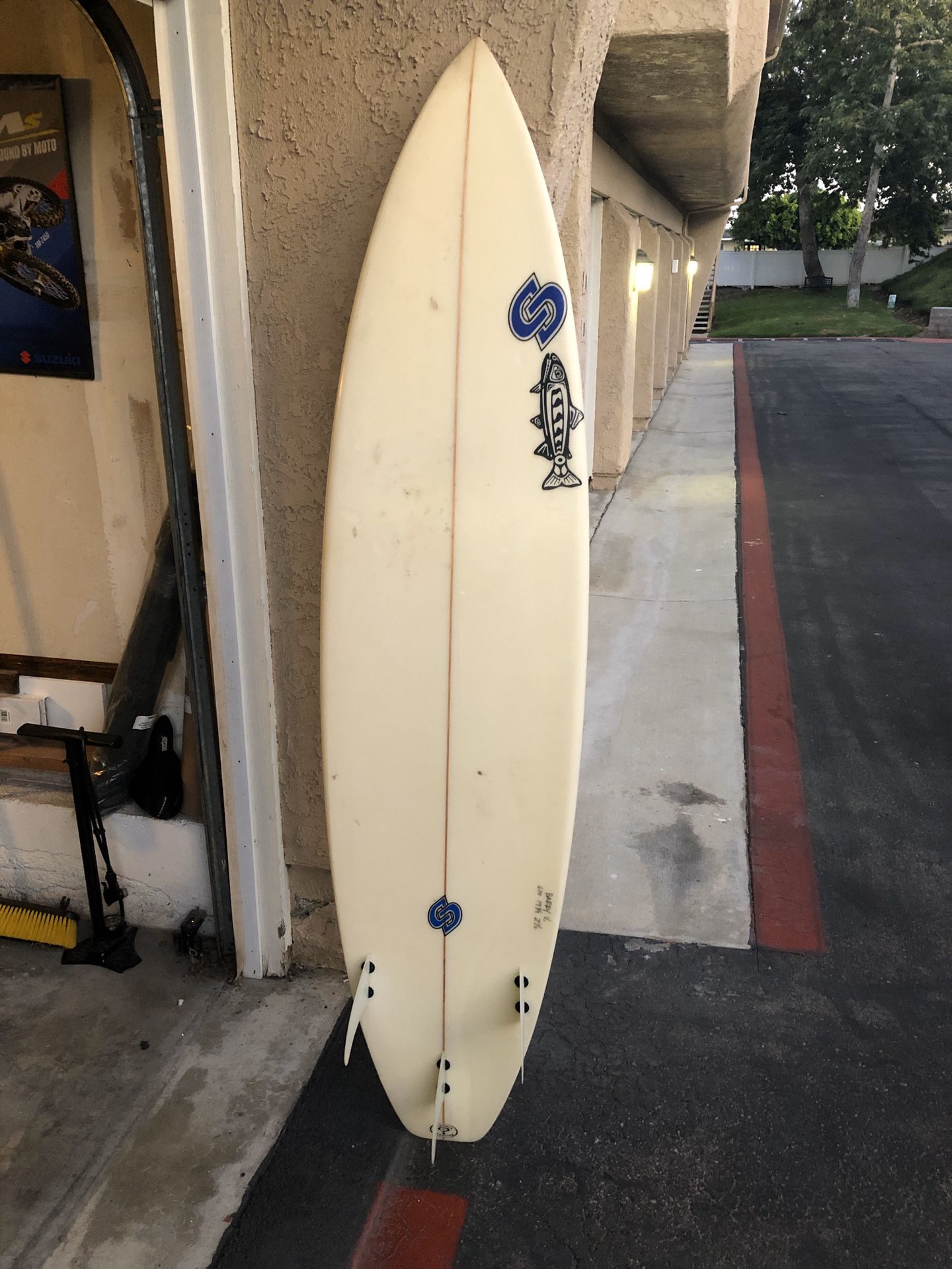 Short board for sale- Surfs up