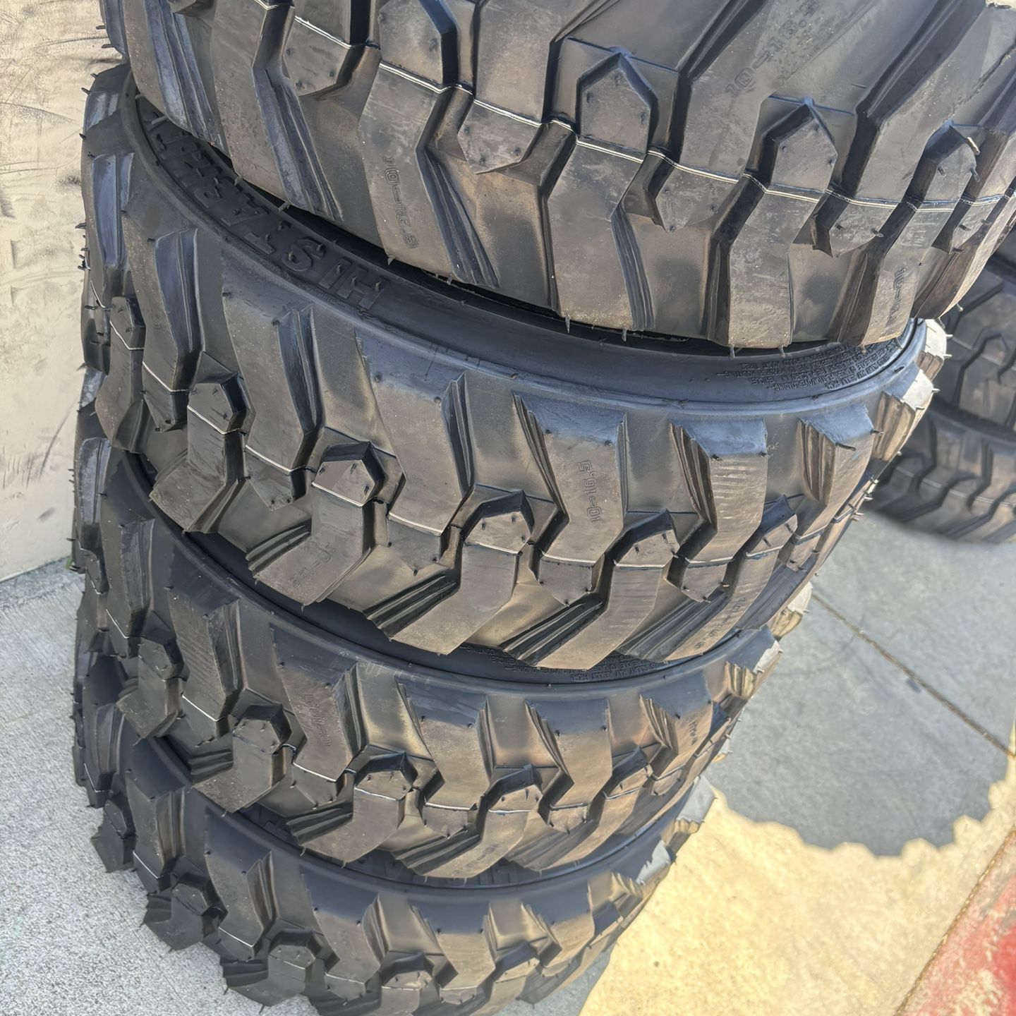Set Of 4 Duromax Bobcat Tires 10x16.5 $500 