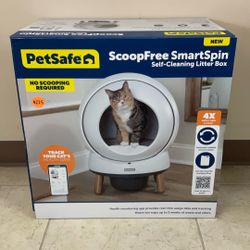 PETSAFE SCOOPFREE SMARTSPIN SELF-CLEANING LITTER BOX.