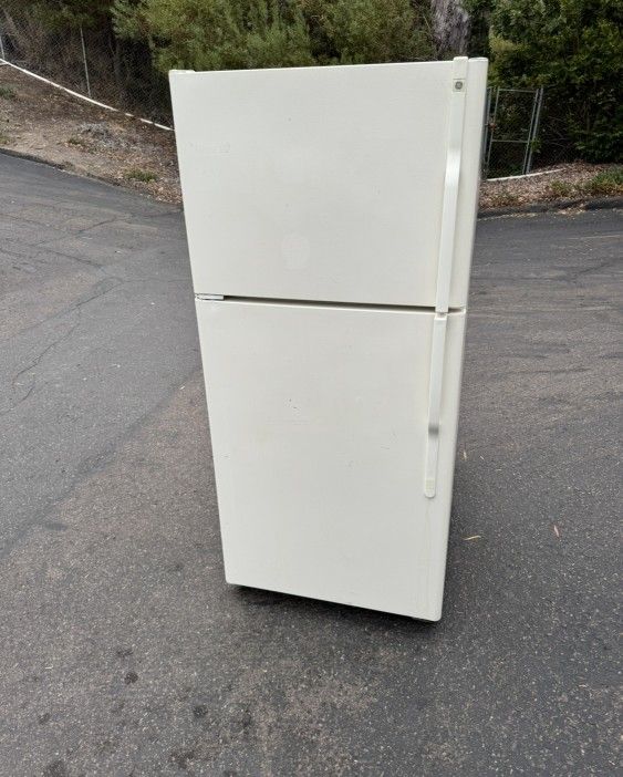 General Electric Refrigerator With Freezer With Delivery 