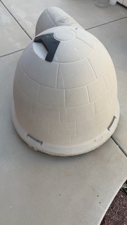 Dog house/igloo