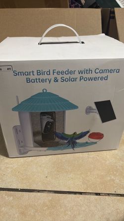 Smart bird feeder with camera and battery