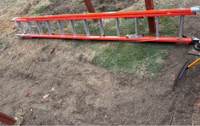 24’ fiberglass extension ladder