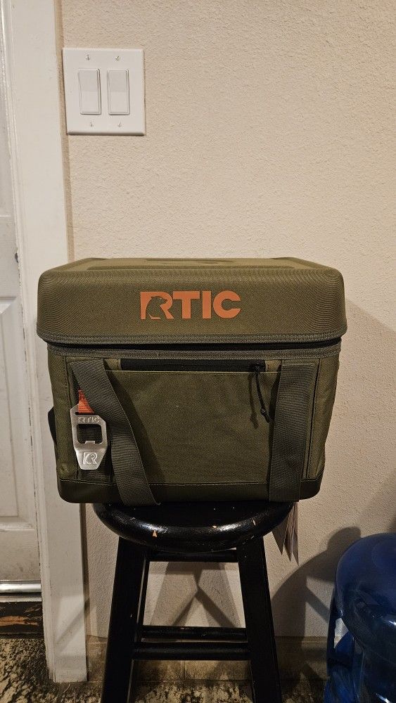 RTIC 28 Can Everyday Cooler Bag