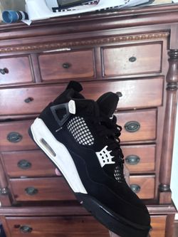 white thunder 4s
