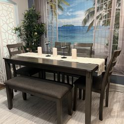 Nice Dining Set Good Condition! Table With 4 Chairs and Bench.Table has Some marks.I Can Deliver