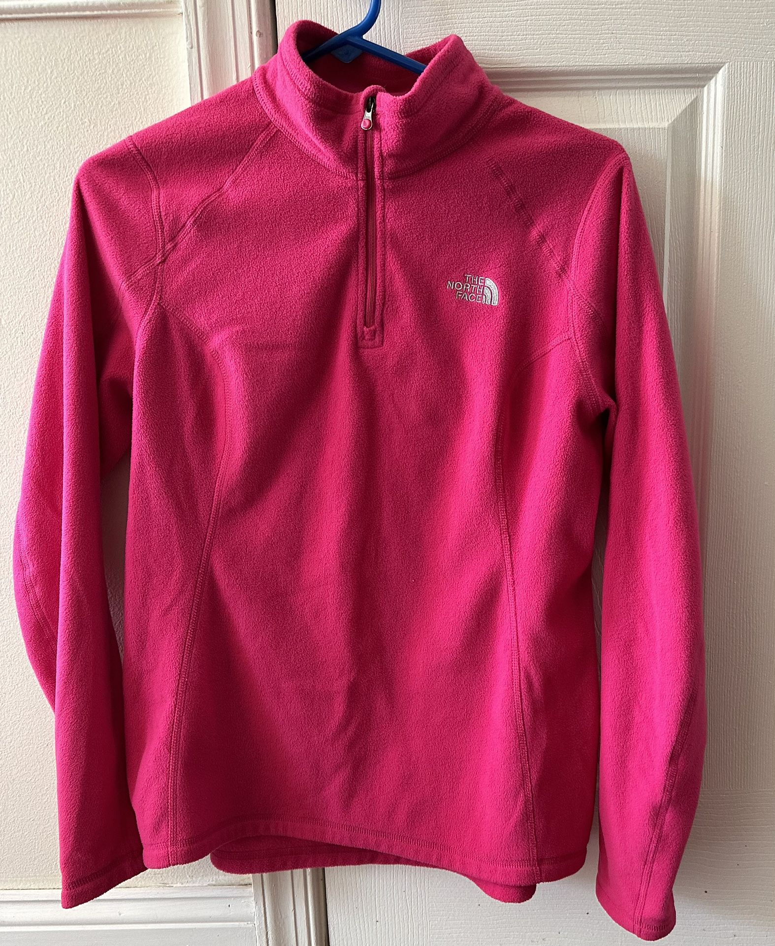 Women The North Face fleece Size Medium in good condition (cash & pick up only)