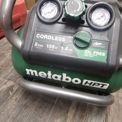 Metabo HPT Battery Compresor 