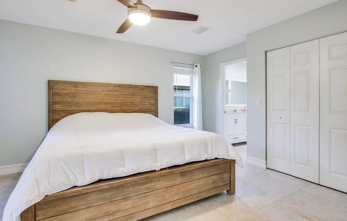 King Bed: Sherman Panel Bed [Includes Mattress & Box Springs] by Havertys  Furniture