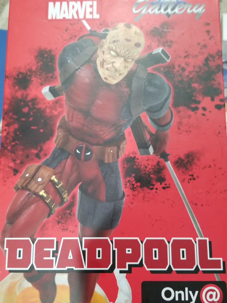 Marvel Gallery Deadpool without his mask diamond select toys very rare a very awesome collector's item that I'm giving tro you for a very good price