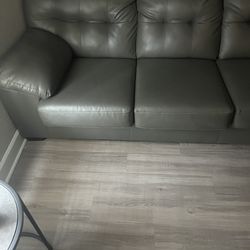 ‼️Signature Design By Ashley Donlen-Gray 2-Piece Sectional With Chaise Best Offer Price Negotiable ‼️ PRICE DROP ‼️