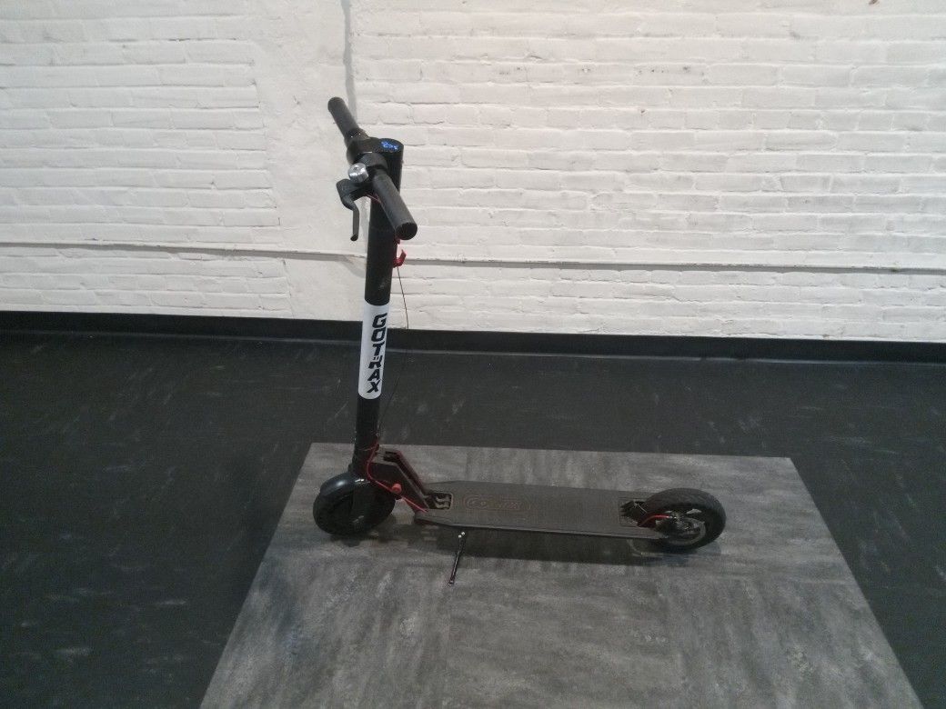GoTrax GXL V2 Electric Scooter. Motor Won't Work. Not Sure Why. Selling For Parts Or As A Fix-Up. $70 Pickup 19147. No Charger. 