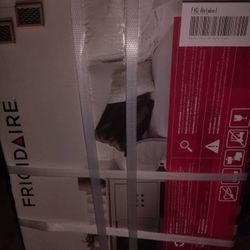 Frigidaire 6,000 BTU Window-Mounted Room Air Conditioner 