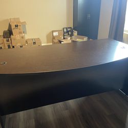 Office Desk- Excellent Condition 
