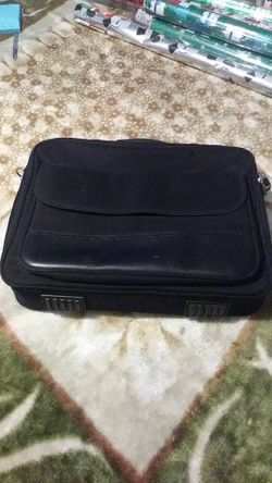 Laptop carrying case