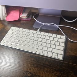 Apple Wireless Magic Keyboard 2 A1644 WORKS WELL 