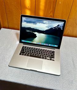 Apple MacBook Pro 15” Retina i7/16GB/500GB SSD $350