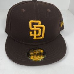 New era fitted hat 🧢 different teams and size available 42$ each