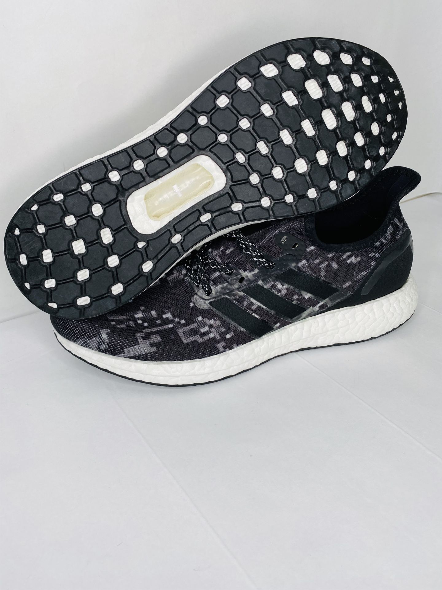 Adidas Speedfactory AM4 Creators Club Boost Men's 9 Running Shoes EH2631 NEW. Shipped with USPS Priority Mail. Brand new without original box 100% a