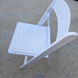 Sillas Nuevas de Recina  $20 Cada Una.