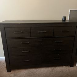 Queen Bed Frame , Nightstand & Dresser Set !!! 