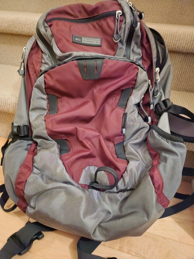 Like New REI Backpack With Laptop and Hydration Compartments