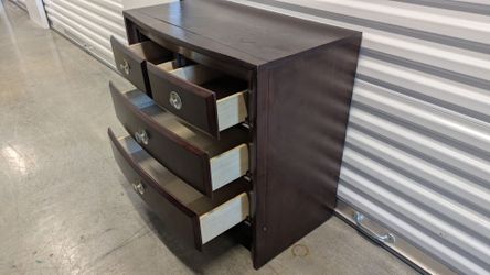 Dresser. Free delivery 👍