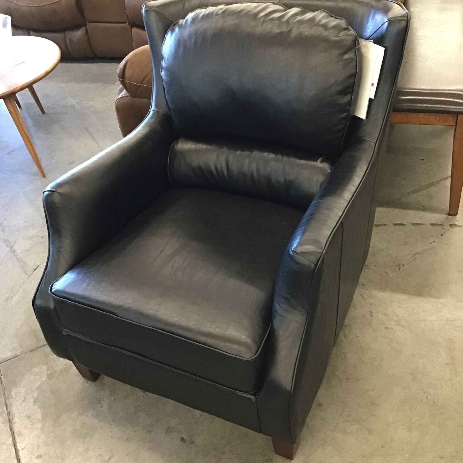 GARNETT LEATHER CHAIR