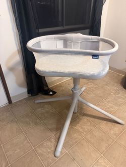 HALO swival Bassinet