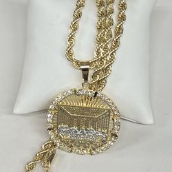 14k premium 5X gold plated last supper pendant and rope necklace ✨✨✨