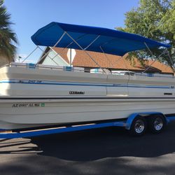 Magic 240 Legend Deck Boat