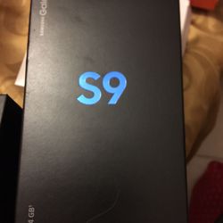 Unlocked Brand New Galaxy S9 in Sunrise Gold