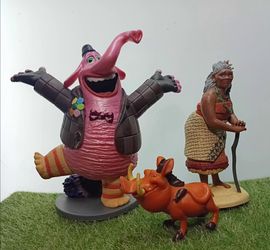 Disney figures. (26)